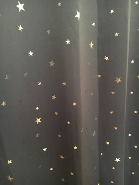 星柄の息子の部屋のカーテン