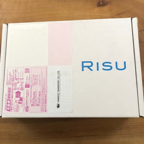 届いたRISUの箱